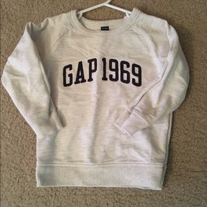 Gap crew neck sweatshirt.