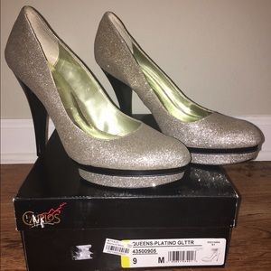 Carlos Queens Platino Glitter Heels, W Size 9