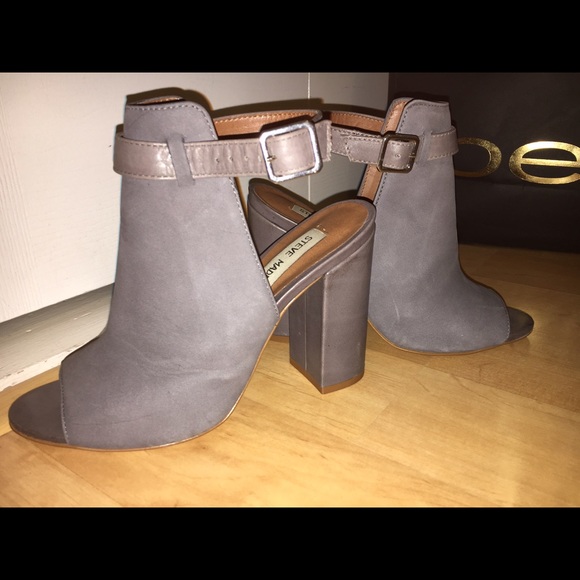 Peep Toe Grey Carnabie Booties STEVE MADDEN