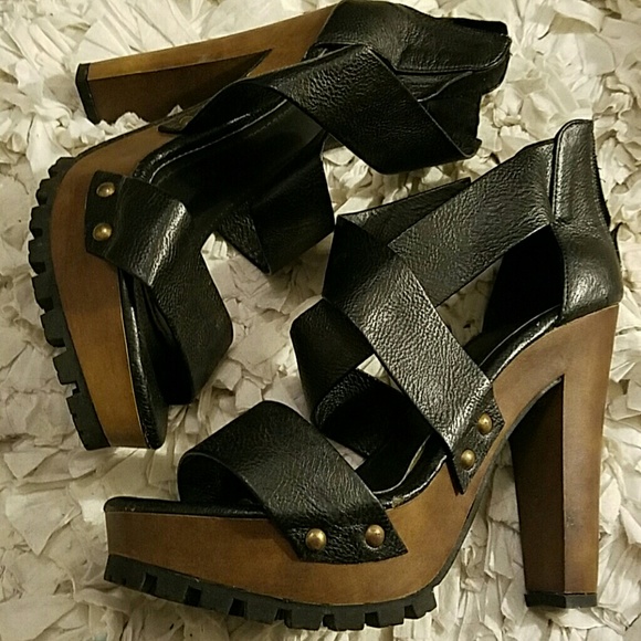 🤗LAST CHANCE! Leather Strapped Platforms