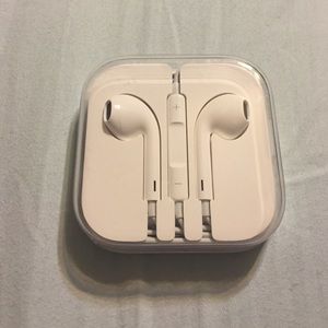 🎧Apple earbuds Never used!! 🎧