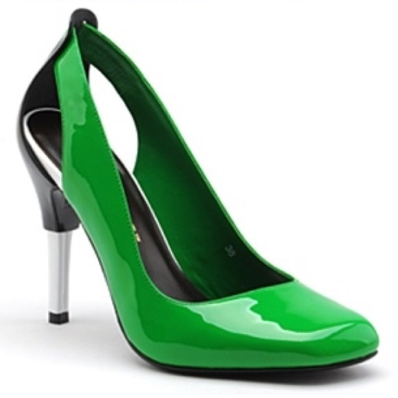 Brand new United Nude cut-out green pumps