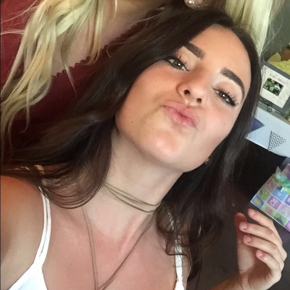 Meet your Posher, Addi