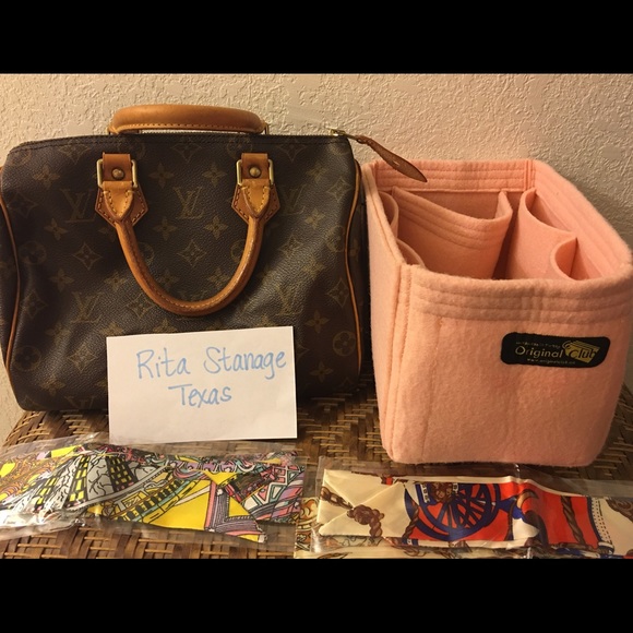 Authentic Louis Vuitton Monogram Speedy 25.