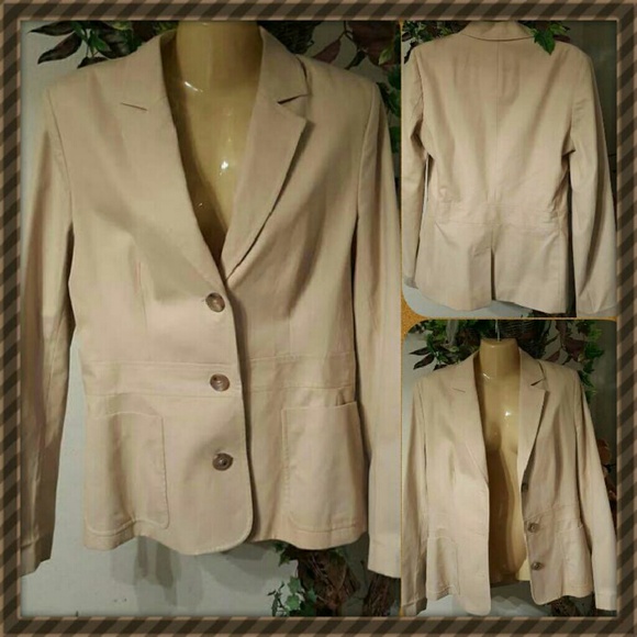Banana Republic Jackets & Blazers - Sale! Banana Republic Cream Blazer