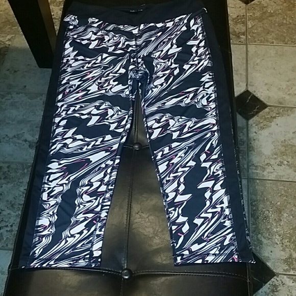 CENTRAL PARK workout Capri's - Picture 1 of 3