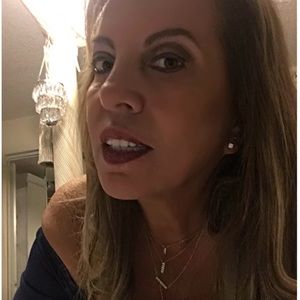 Meet your Posher, Gloria