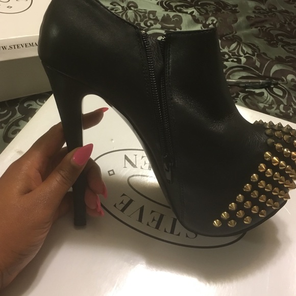 Steve Madden Shoes - Just don't need them anymore.. Never been worn!