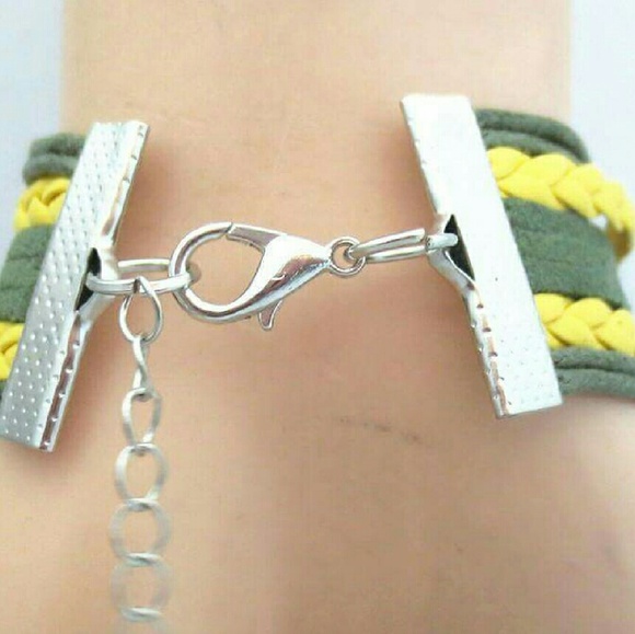 25% off Bundles! Packers Bracelet - Picture 2 of 2
