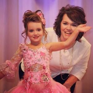 Meet your Posher, Holi