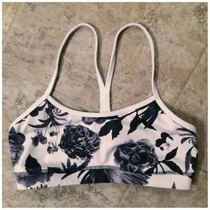 Lululemon Flow Y Bra Size 8 EUC