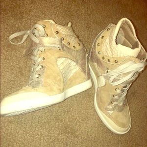 Guess Brand Wedges size US women 9