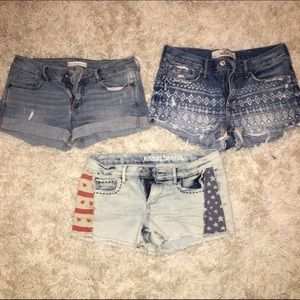 🆕3 pairs of jean shorts for $5✨