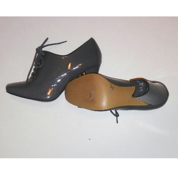 🚫SOLD🚫 ?.Pour la Victoire Grey Gold Lace Shoes - Picture 4 of 4