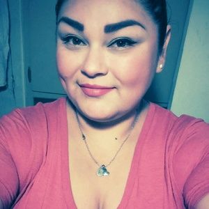 Meet your Posher, Ambar