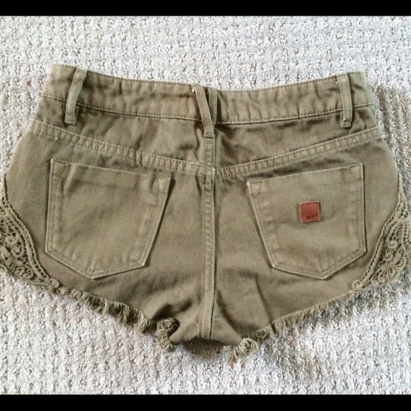 NWOT Roxy Shorts - Picture 2 of 4