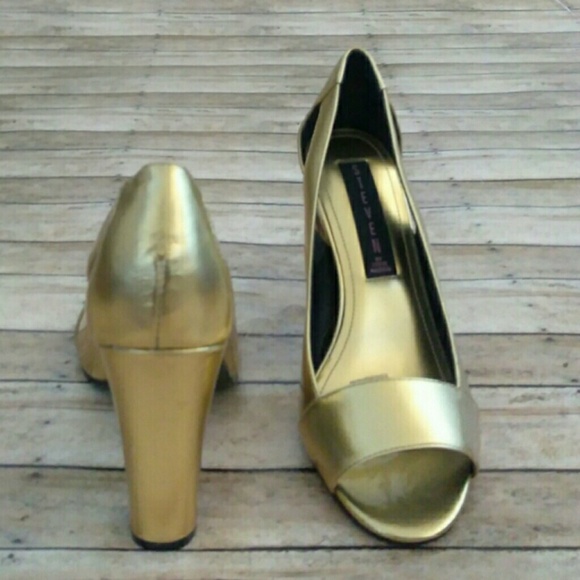 🚫SOLD🚫Gold Peep Heels Steven by Steve Madden - Picture 2 of 5