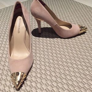 Nude pumps