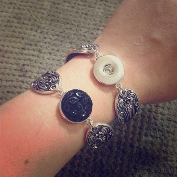 flower carved bracelet.