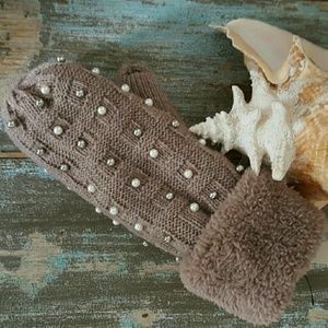 SOLD Mittens Fleece Fur Pearls