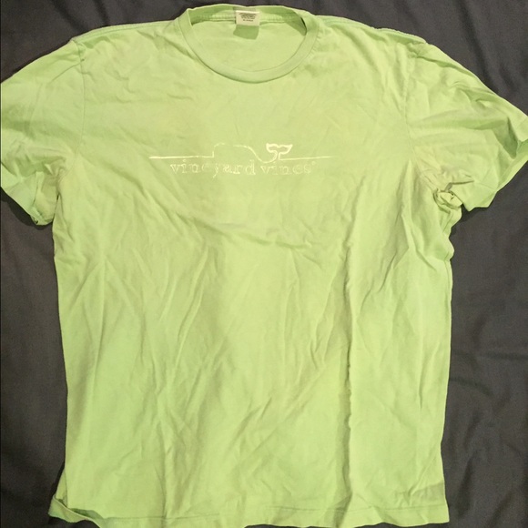 Vineyard Vines t-shirt