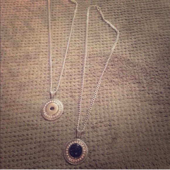 criss cross necklace.