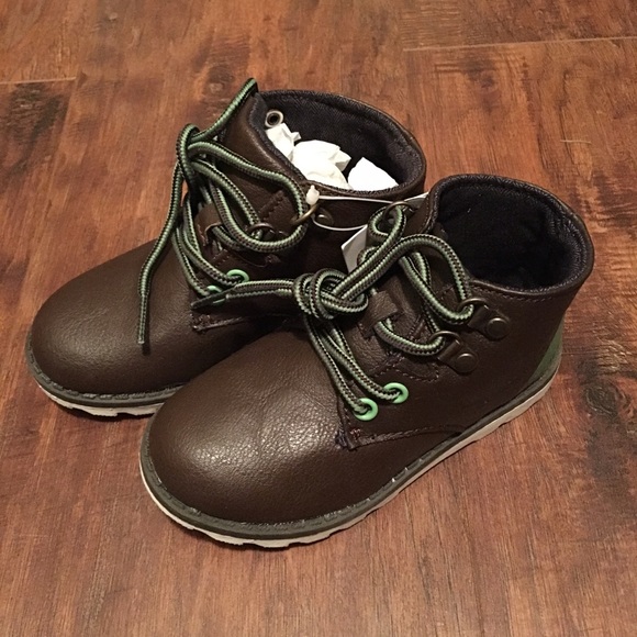 Little boys Carter's shoes size 9 - Picture 1 of 3