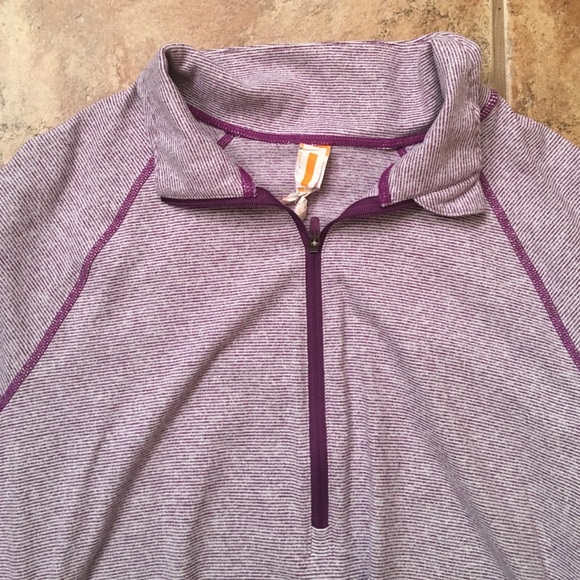 Super cute Lucy Half zip w/side ruching - Picture 2 of 4