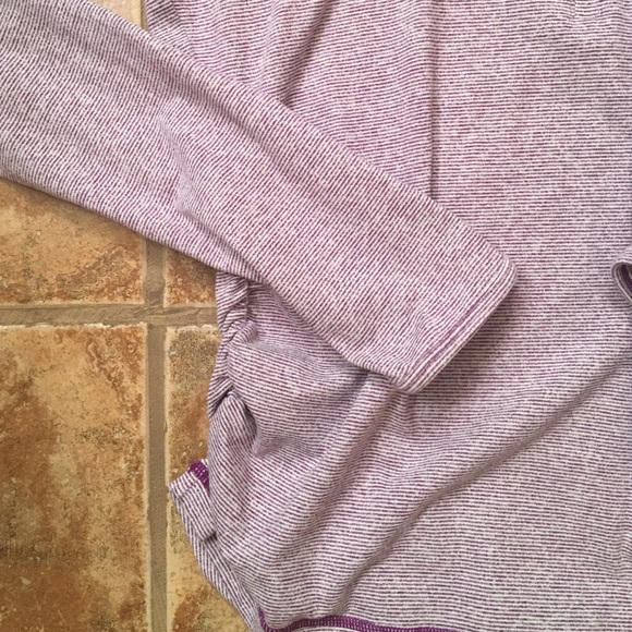 Super cute Lucy Half zip w/side ruching - Picture 3 of 4