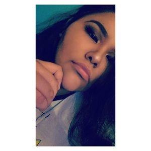 Meet your Posher, Leandra