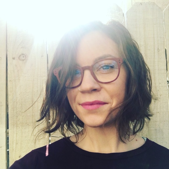 Meet your Posher, Britt! - Picture 2 of 2