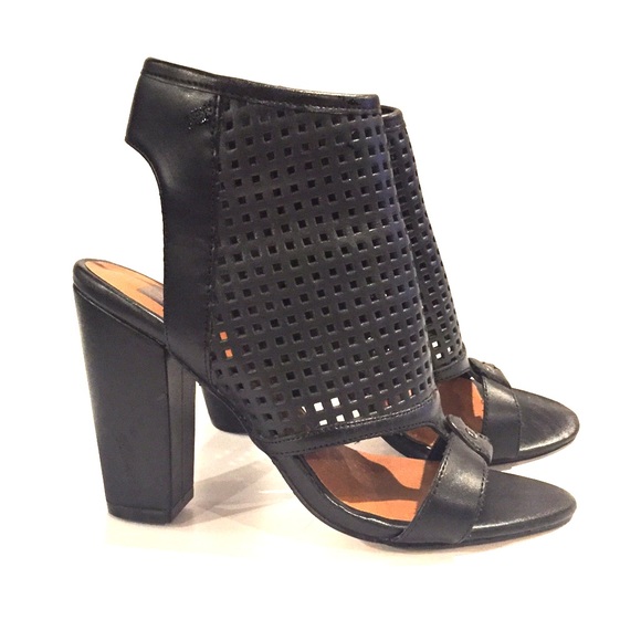 Adorable black Dolce Vita peep toe booties!