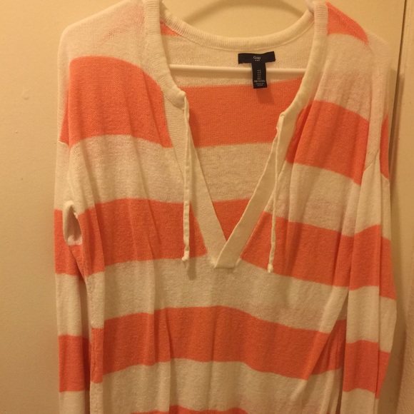 Gap sweater