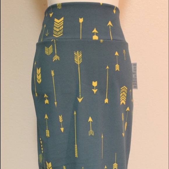 LuLaRoe Arrows NWT Cassie (Medium)--Teal