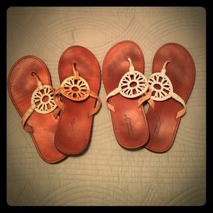 2 pairs leather American Eagle flip flops