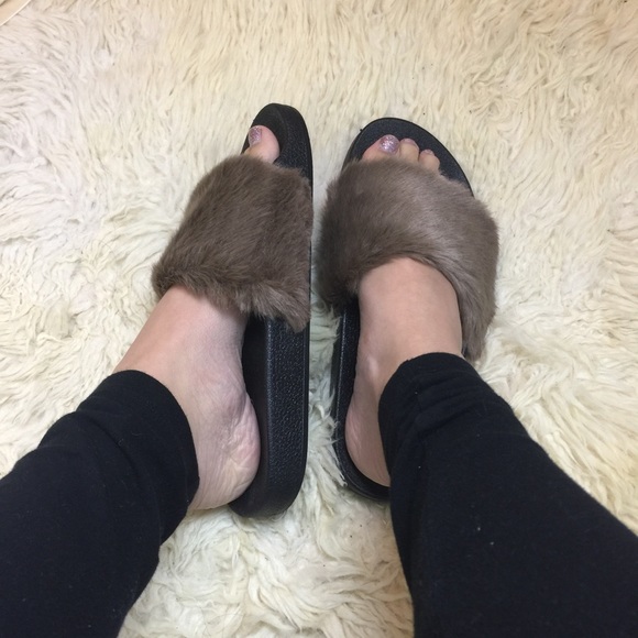 Clearance* Fur Sandals - Taupe - Picture 4 of 4