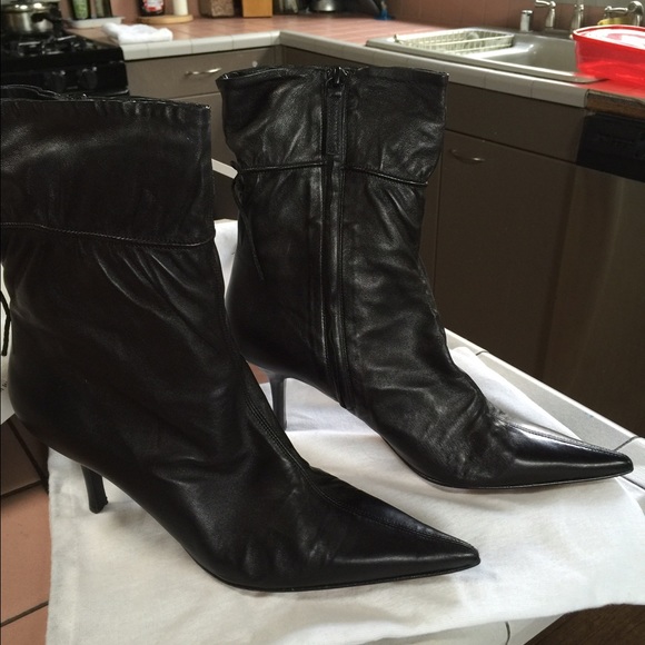 Vera Wang black leather boots