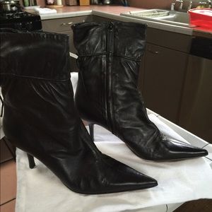 Vera Wang black leather boots