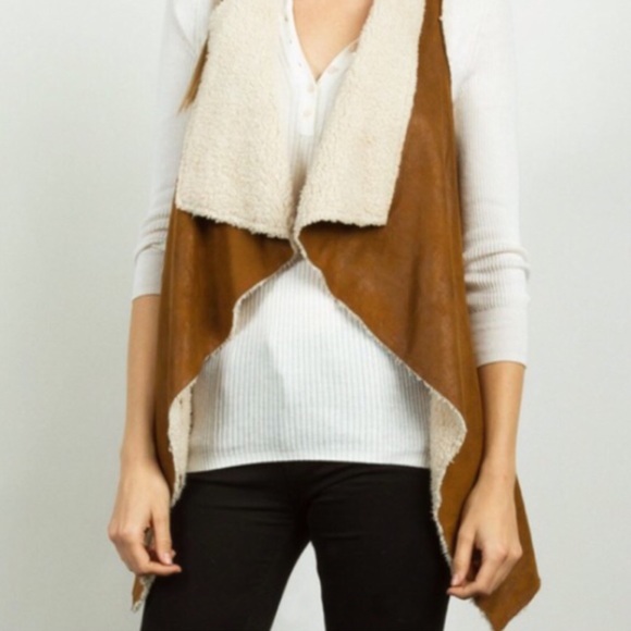 🌺HOST PICK 10/17🌺FAUX SHEARLING & SUEDE VEST - Picture 3 of 3