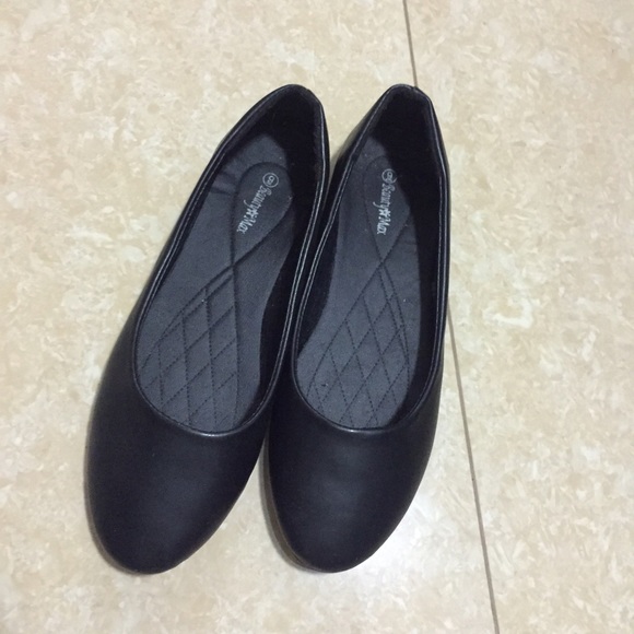SOLD😊 Black flats