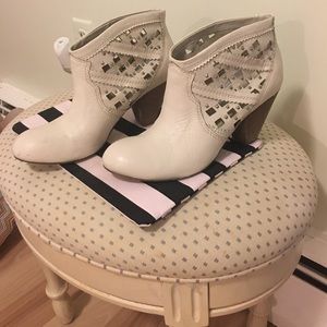 Carlos Santana boots