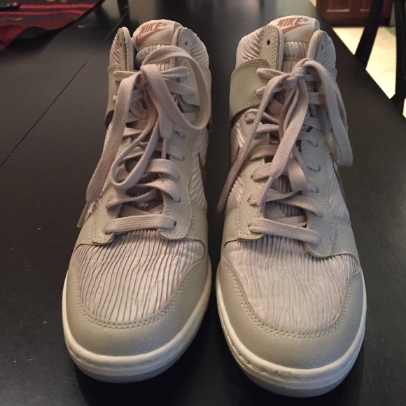 Size 9.5 Nike Dunk Sky-Hi