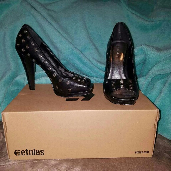 BCBGIRLS Heels