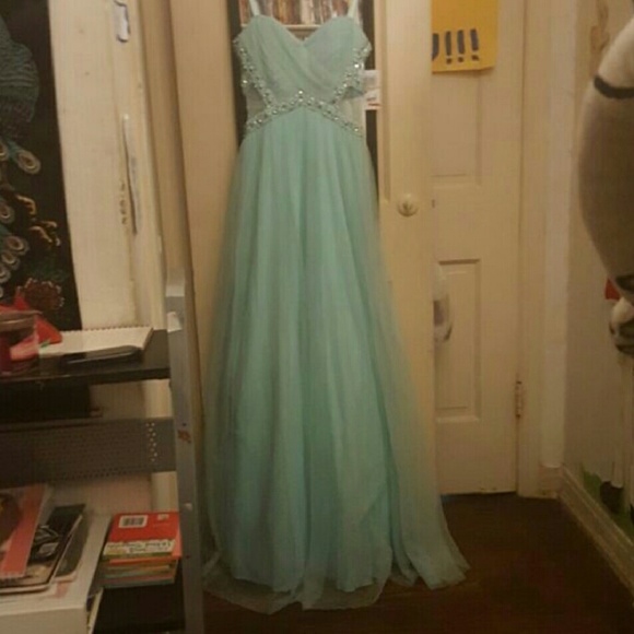 Homecoming/Prom Dress - Picture 2 of 4