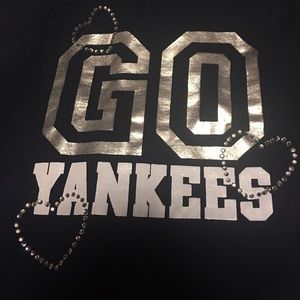 VS Yankees pull over sweatshirt