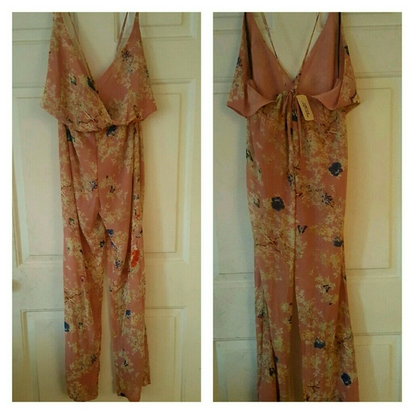 Gorgeous 🏵🏵🏵🌸🌸🌸Jumpsuit