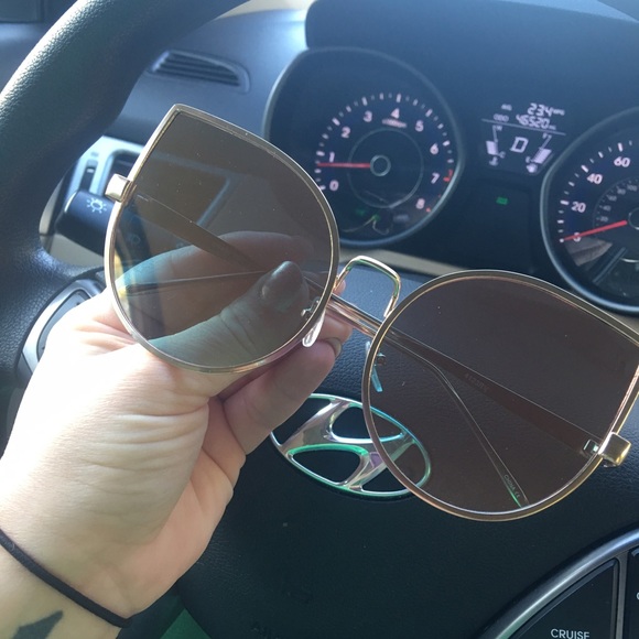 Rose gold mirrored sunglasses.
