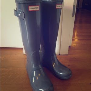 Patent charcoal hunter boots size 7
