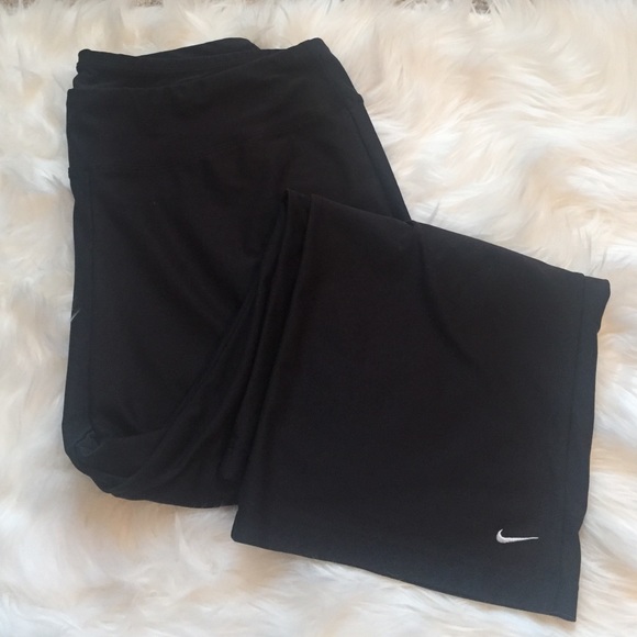 Nike cropped relaxed fit running pants