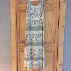 Earthy maxi dress perfect for the shorties!